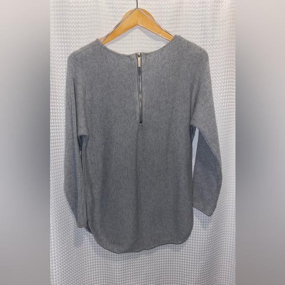 Women’s Michael KORS light gray knit sweater size medium - Picture 11 of 15